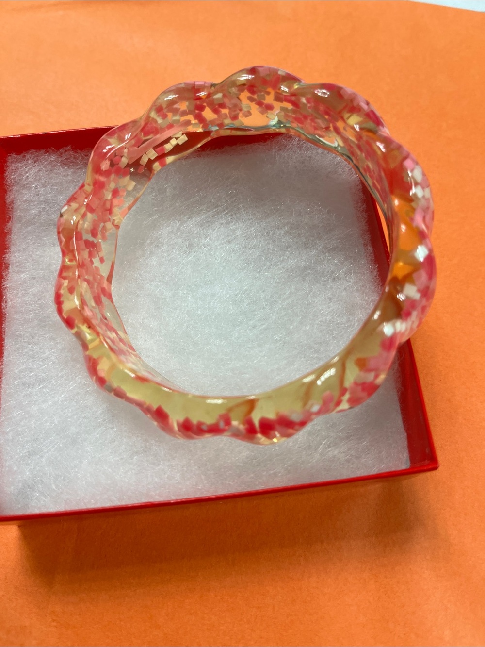 1950’s-1960’s Scalloped Confetti Lucite Bangle